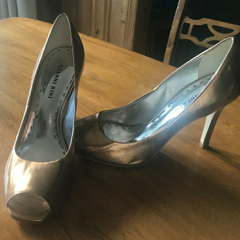 Woman's high heel pumps